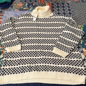 NWT Cozy Black and Cream Knit Sweater